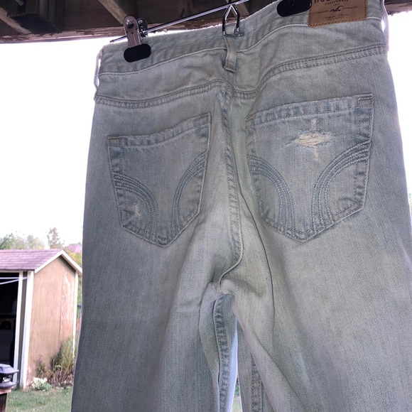 Hollister Light Wash Boyfriend Jeans - Picture 5 of 5